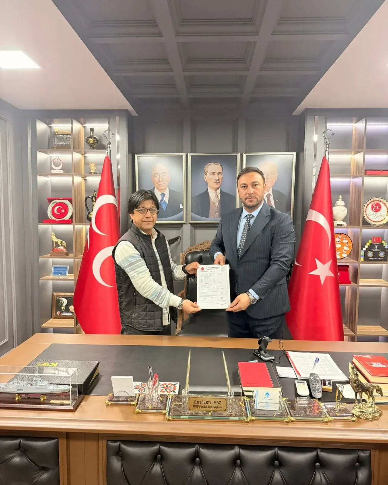 Kur'an Okuma Şampiyonu Ahmet Turan, MHP Pendik'e Üye Oldu Kur'an Okuma Şampiyonu Ahmet Turan, MHP Pendik'e Üye Oldu