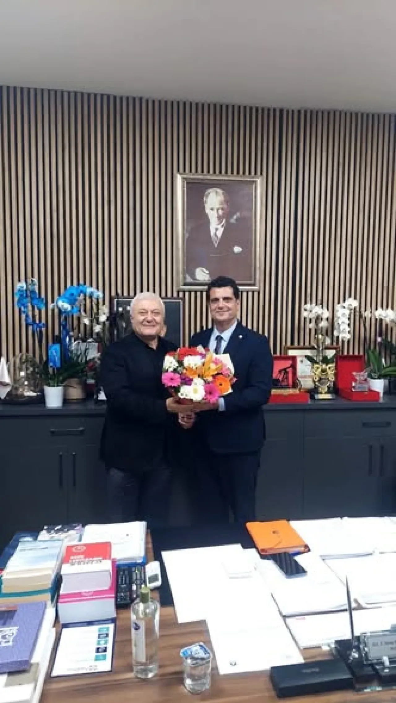 CHP'li Özkan'dan İzmir Eczacı Odası'nın Yeni Başkanı'na Ziyaret CHP'li Özkan'dan İzmir Eczacı Odası'nın Yeni Başkanı'na Ziyaret