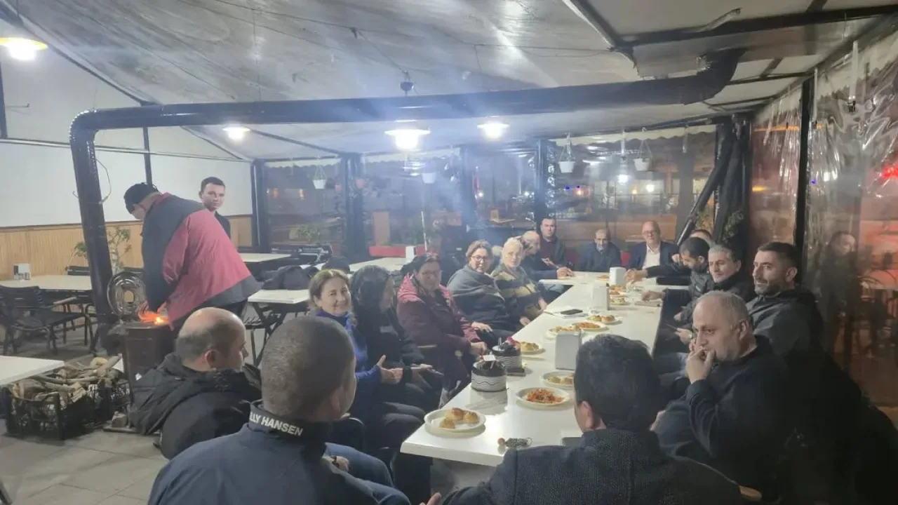 AK Parti Adalar İlçe Başkanı Sina Sen Başkanlığında Heybeliada'da Mahalle Toplantısı Düzenlendi AK Parti Adalar İlçe Başkanı Sina Sen Başkanlığında Heybeliada'da Mahalle Toplantısı Düzenlendi