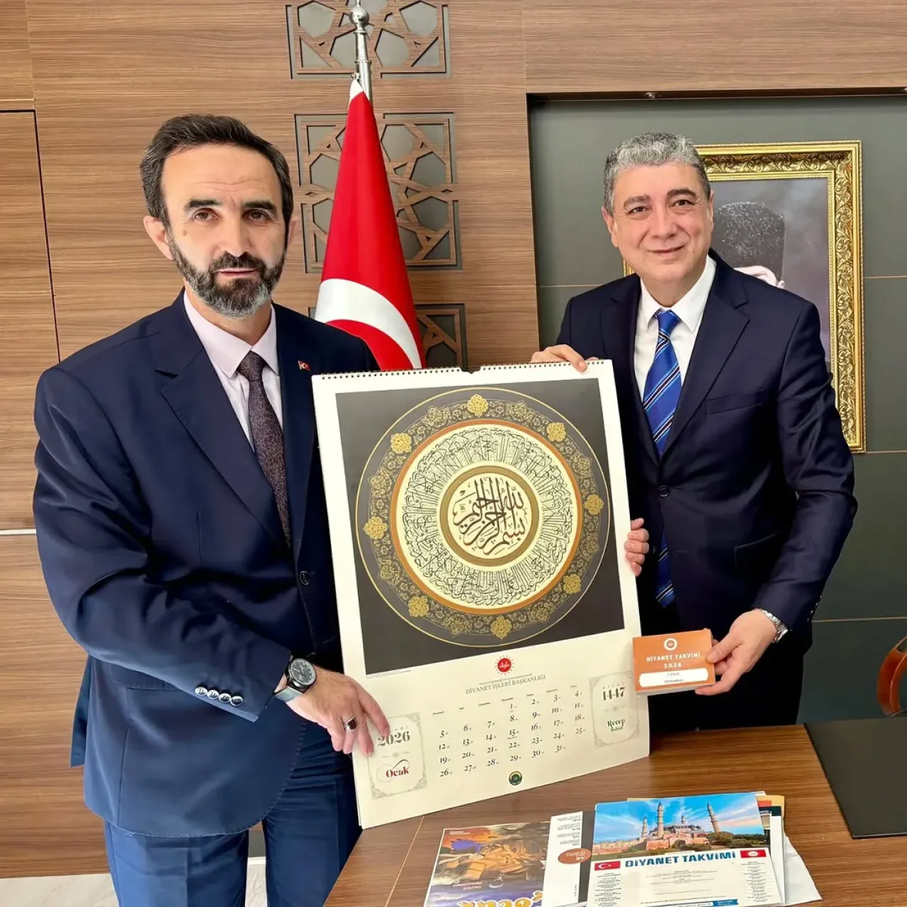 Çatalca Müftülüğü'nden Kaymakam ve Belediye Başkanı'na Diyanet Yayını Hediye Çatalca Müftülüğü'nden Kaymakam ve Belediye Başkanı'na Diyanet Yayını Hediye