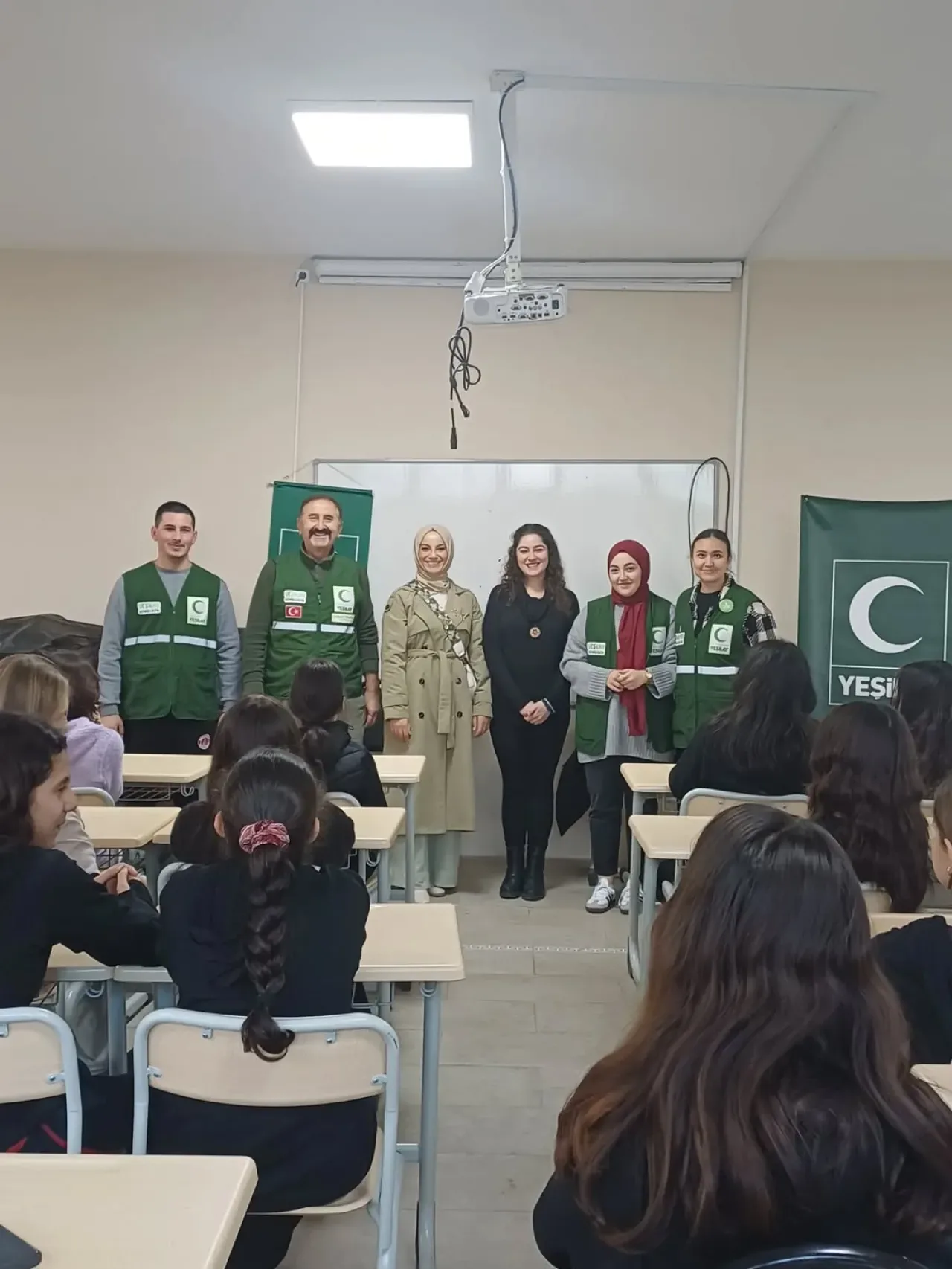 Çekmeköy'de Ortaokul Öğrencilerine Teknoloji Bağımlılığı Eğitimi Çekmeköy'de Ortaokul Öğrencilerine Teknoloji Bağımlılığı Eğitimi