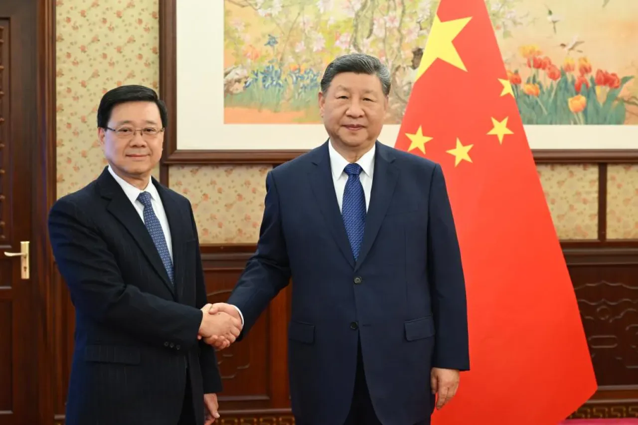 Xi Jinping, Hong Kong Özel İdari Bölge Baş Yöneticisi John Lee ile Görüştü Xi Jinping, Hong Kong Özel İdari Bölge Baş Yöneticisi John Lee ile Görüştü