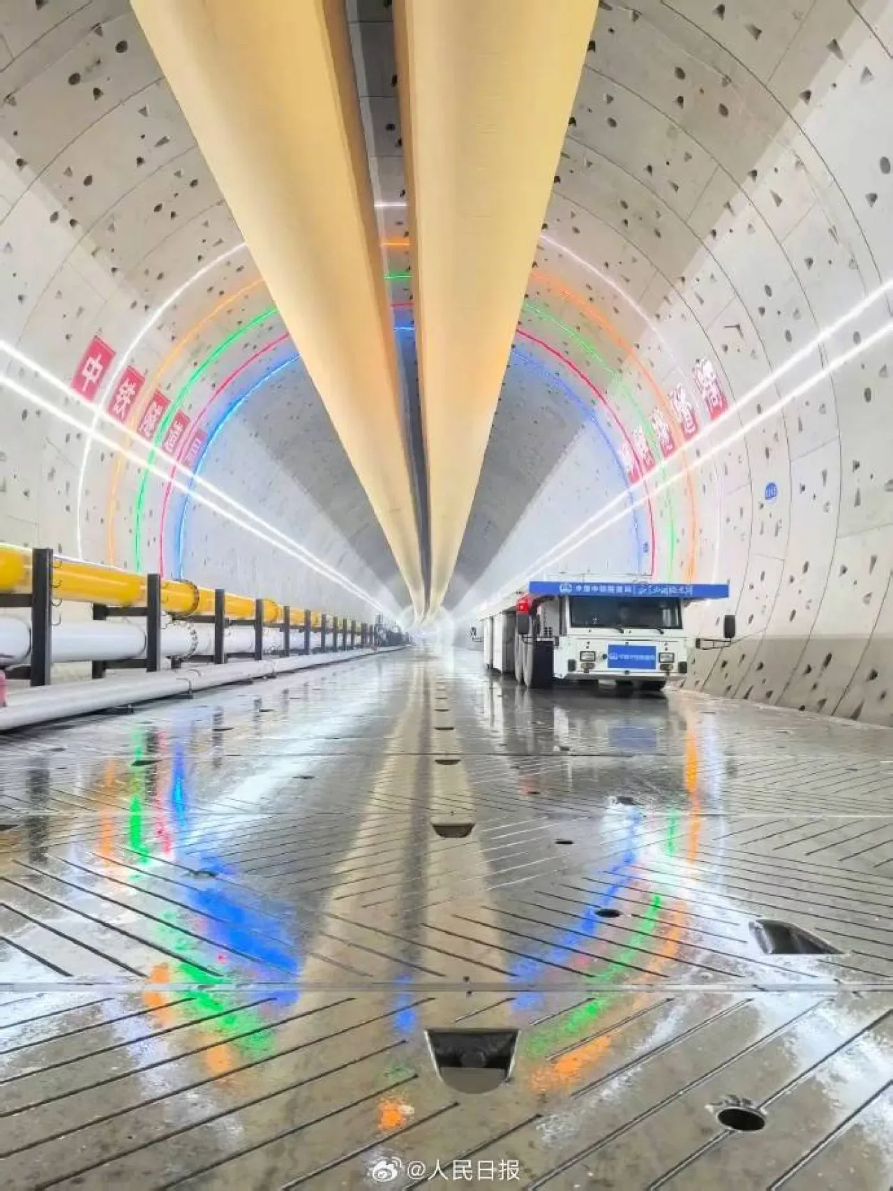 Dev Tünel Açma Makinesi Yangtze Nehri Altında 10.000 Metre Sınırını Aştı Dev Tünel Açma Makinesi Yangtze Nehri Altında 10.000 Metre Sınırını Aştı