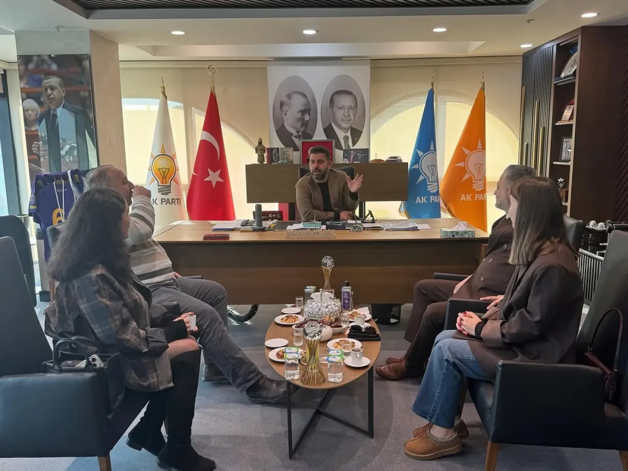 AK Parti Eyüpsultan'da Halkla Buluşma Geleneği AK Parti Eyüpsultan'da Halkla Buluşma Geleneği