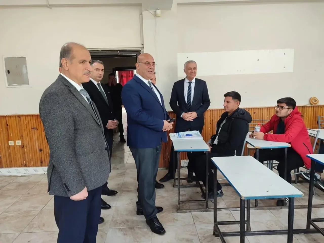 Adana'da Meslek Lisesi Ziyareti: İl Milli Eğitim Müdürü Aras, Kiremithane MTAL'de İncelemelerde Bulundu Adana'da Meslek Lisesi Ziyareti: İl Milli Eğitim Müdürü Aras, Kiremithane MTAL'de İncelemelerde Bulundu