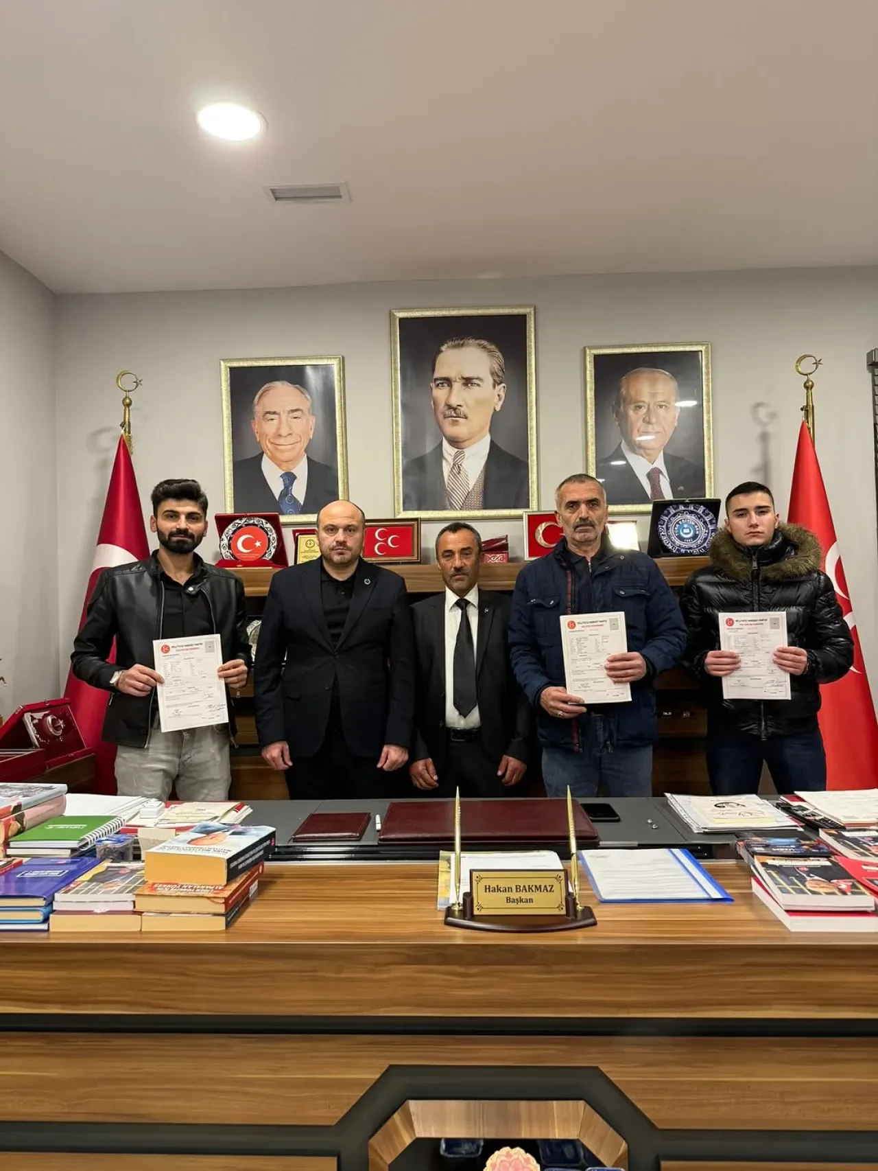 MHP Silivri'de Üye Kayıtlarına Devam Ediyor MHP Silivri'de Üye Kayıtlarına Devam Ediyor