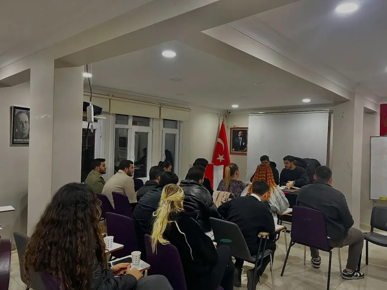 CHP Bağcılar Gençlik Kolları'ndan Yeni Dönem Hazırlıkları CHP Bağcılar Gençlik Kolları'ndan Yeni Dönem Hazırlıkları