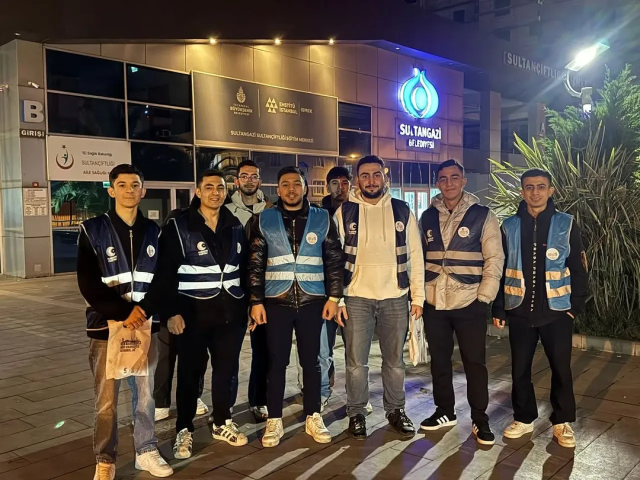 AK Gençlik Sultangazi, Mahalle Esnafını Ziyaret Etti AK Gençlik Sultangazi, Mahalle Esnafını Ziyaret Etti