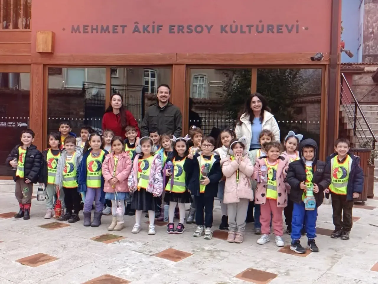 Bursa'da Minik Mucitler Hayal Güçlerini Konuşturdu Bursa'da Minik Mucitler Hayal Güçlerini Konuşturdu