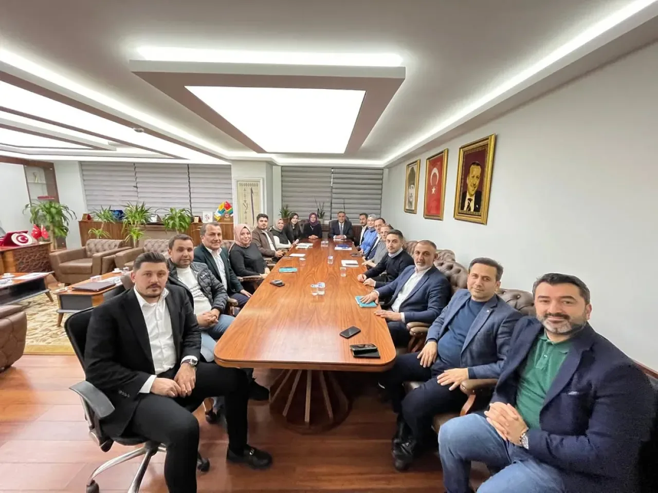 AK Parti Sultangazi'de Hizmet ve Teşkilat Çalışmaları Değerlendirildi AK Parti Sultangazi'de Hizmet ve Teşkilat Çalışmaları Değerlendirildi