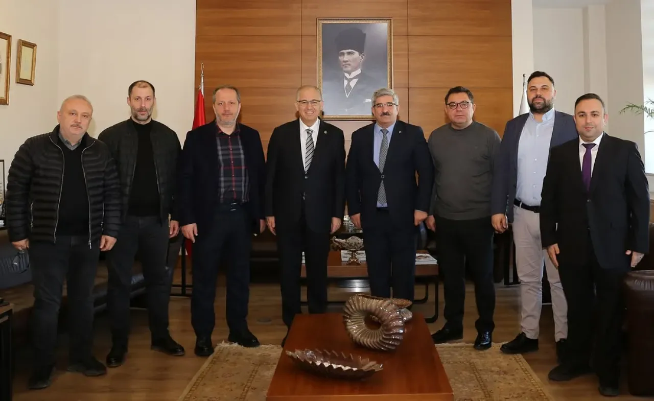 Kocaeli Üniversitesi ile Ticaret Odası Arasında İş Birliği Görüşmeleri Kocaeli Üniversitesi ile Ticaret Odası Arasında İş Birliği Görüşmeleri
