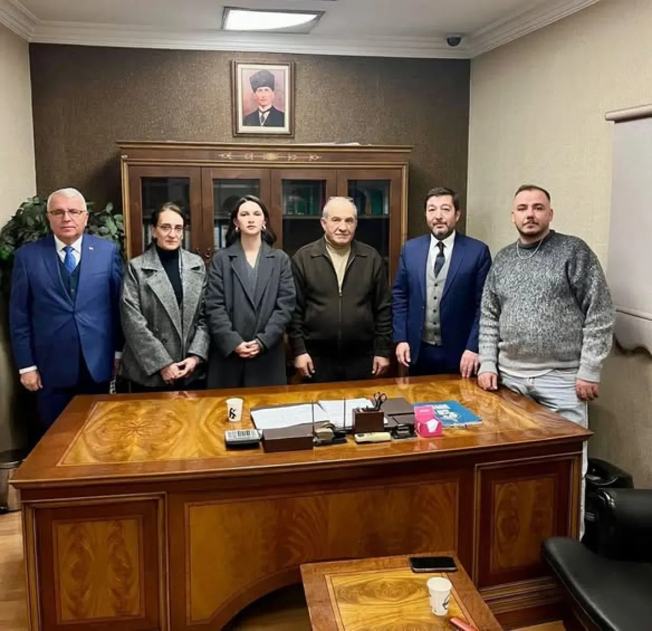 MHP Ankara İl Başkanlığı, Kızılay Metro Altı Çarşısı Esnafını Ziyaret Etti MHP Ankara İl Başkanlığı, Kızılay Metro Altı Çarşısı Esnafını Ziyaret Etti