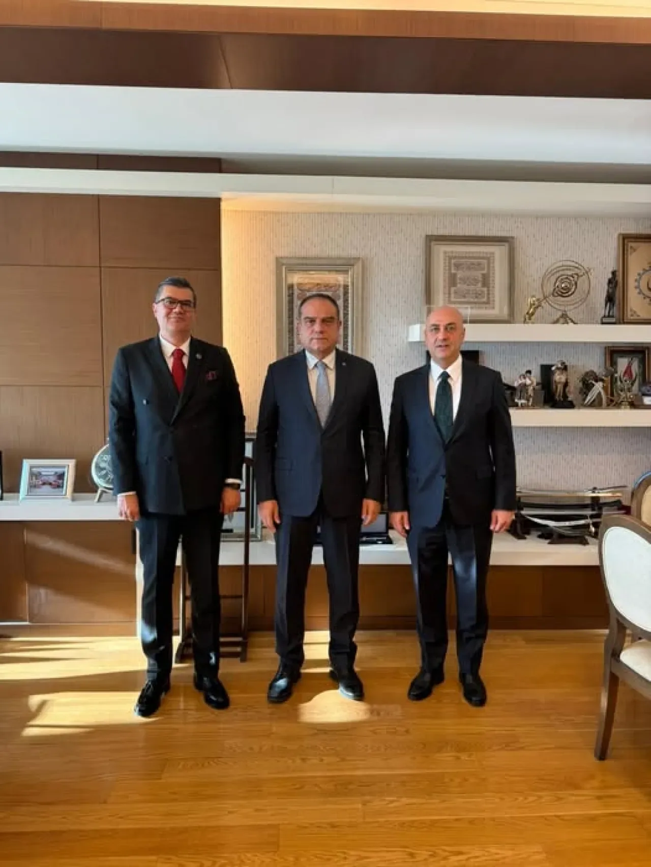Ankara 2 No'lu Baro Yönetimi Anayasa Mahkemesi Başkan Vekili'ni Ziyaret Etti Ankara 2 No'lu Baro Yönetimi Anayasa Mahkemesi Başkan Vekili'ni Ziyaret Etti