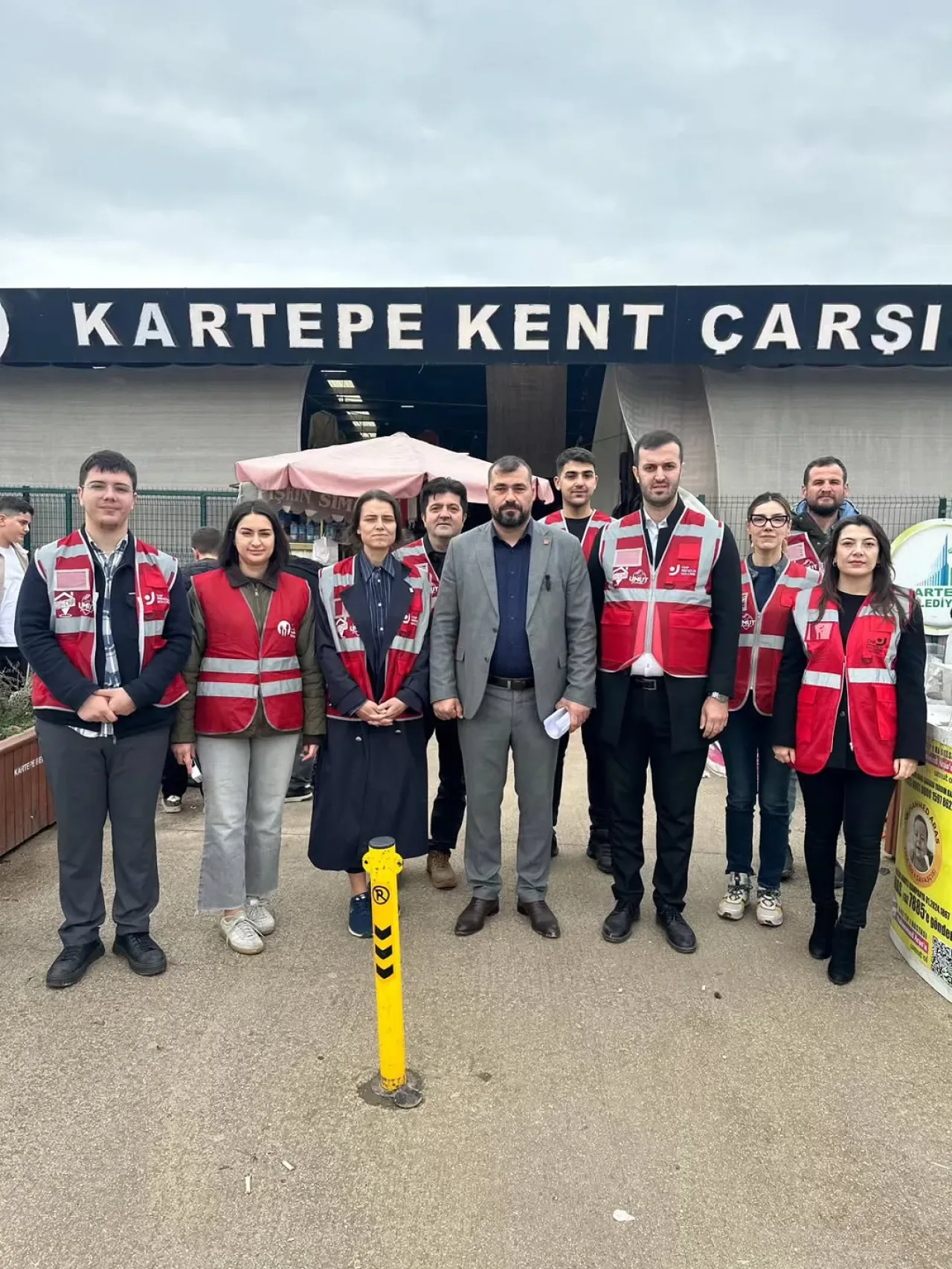 CHP Kartepe Teşkilatı, Ulus Pazarı'nda Vatandaş ve Esnafla Buluştu CHP Kartepe Teşkilatı, Ulus Pazarı'nda Vatandaş ve Esnafla Buluştu