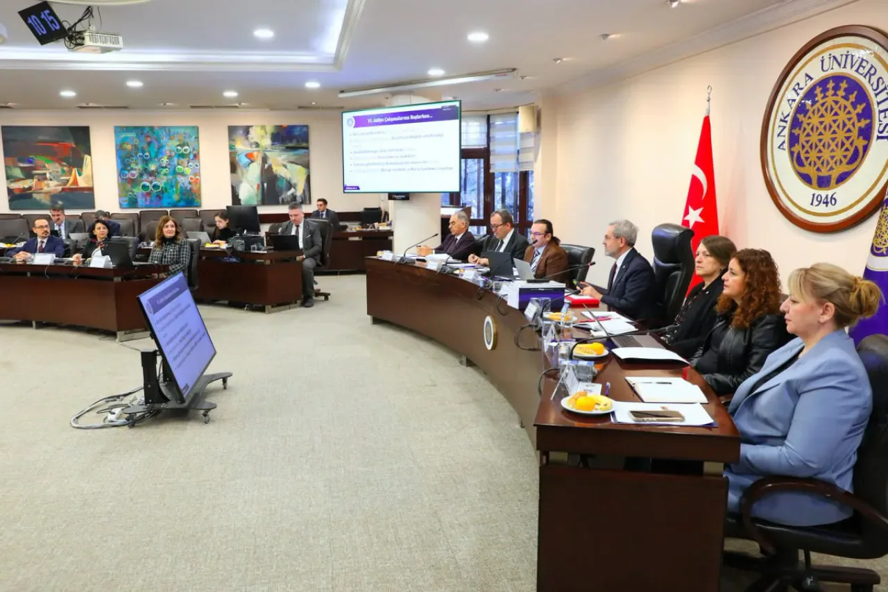 Ankara Üniversitesi Fen Fakültesi'nde Atölye Çalışması: Gelecek Hedefleri ve İhtiyaçlar Masaya Yatırıldı Ankara Üniversitesi Fen Fakültesi'nde Atölye Çalışması: Gelecek Hedefleri ve İhtiyaçlar Masaya Yatırıldı