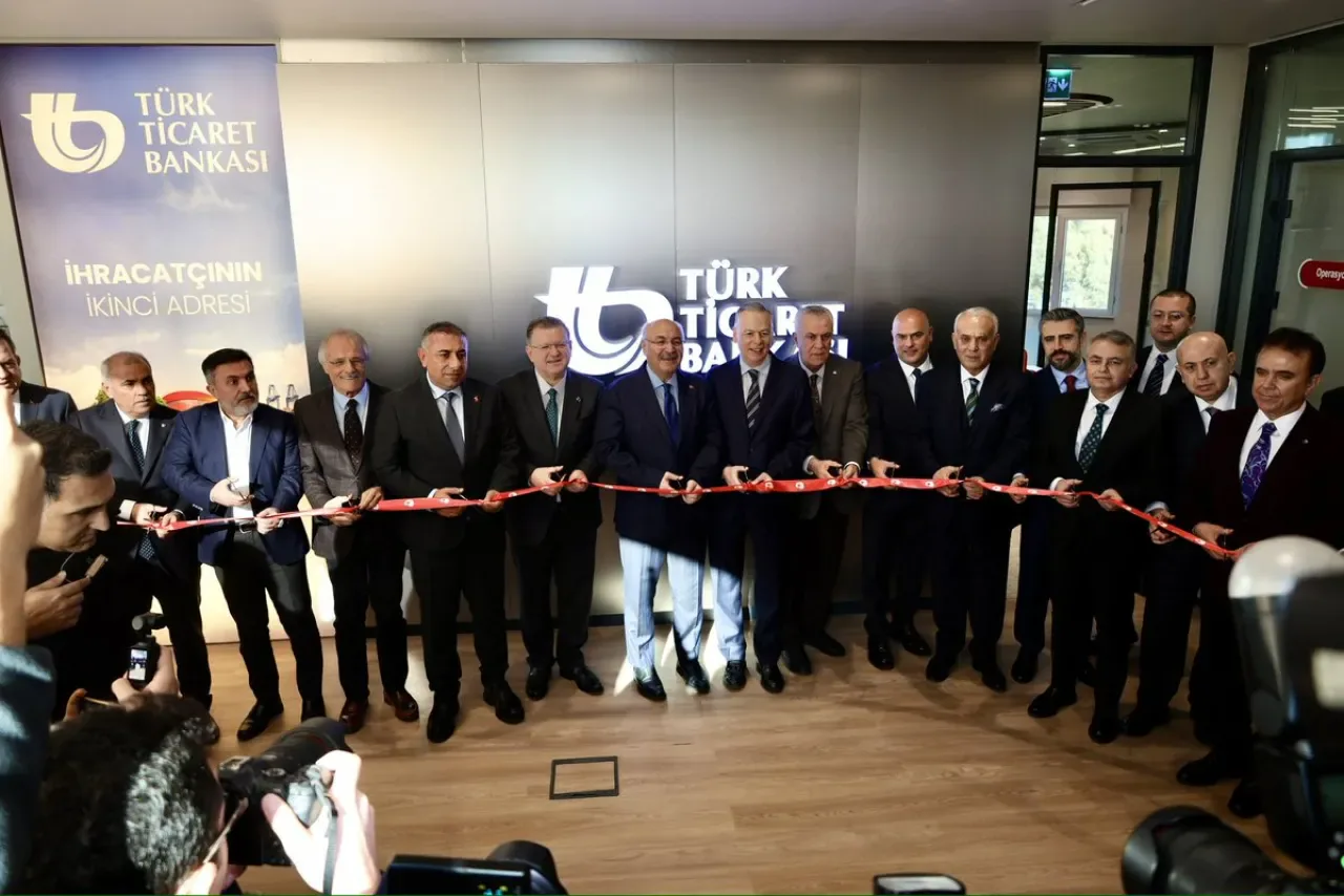 Türk Ticaret Bankası'nın Yeni Çukurova Şubesi Adana'da Hizmete Açıldı Türk Ticaret Bankası'nın Yeni Çukurova Şubesi Adana'da Hizmete Açıldı