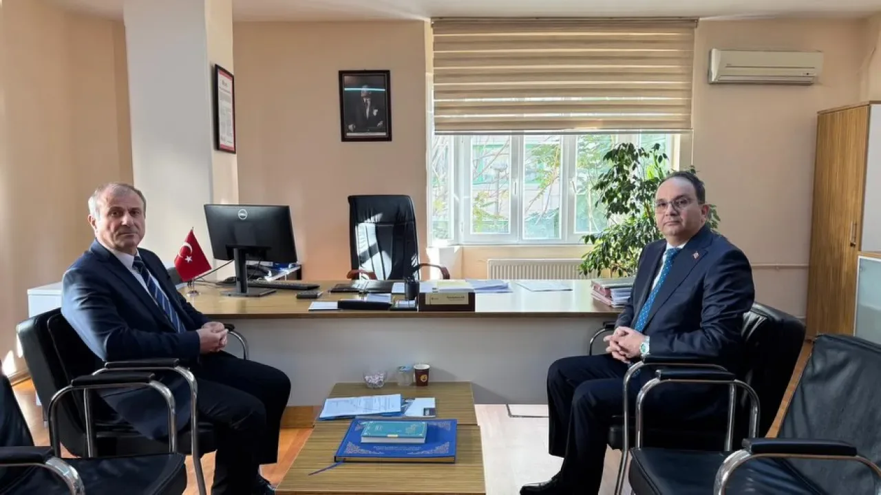 Şişli Kaymakamı Cevdet Ertürkmen, Vergi Dairesi Müdürlüğü'nü Ziyaret Etti Şişli Kaymakamı Cevdet Ertürkmen, Vergi Dairesi Müdürlüğü'nü Ziyaret Etti