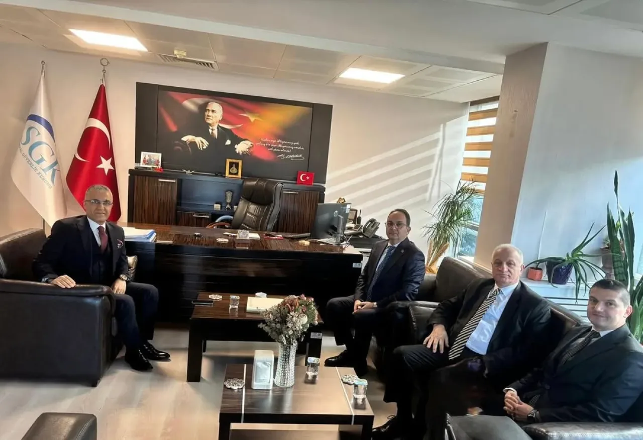 Şişli Kaymakamı Cevdet Ertürkmen SGK İlçe Müdürlüğü'nü Ziyaret Etti Şişli Kaymakamı Cevdet Ertürkmen SGK İlçe Müdürlüğü'nü Ziyaret Etti