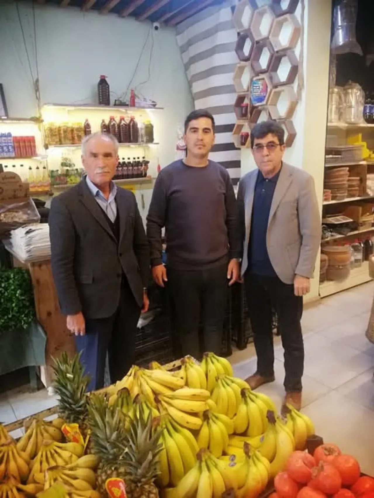 MHP Sarıçam, Mahalle Esnafı ile Dertlerini Dinledi MHP Sarıçam, Mahalle Esnafı ile Dertlerini Dinledi