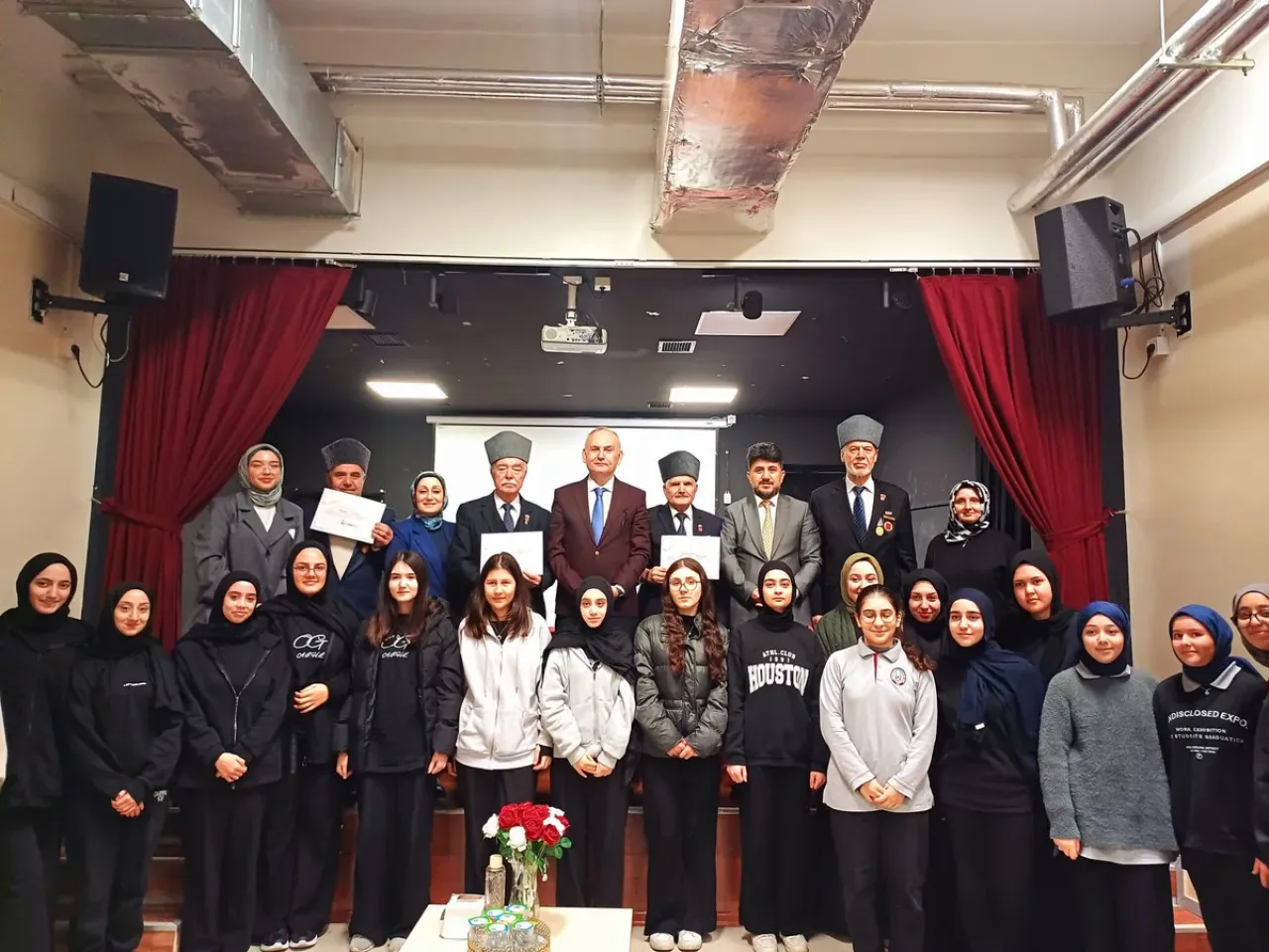 Gaziosmanpaşa'da Vatan ve Kahramanlık Buluşmaları Programı Düzenlendi Gaziosmanpaşa'da Vatan ve Kahramanlık Buluşmaları Programı Düzenlendi