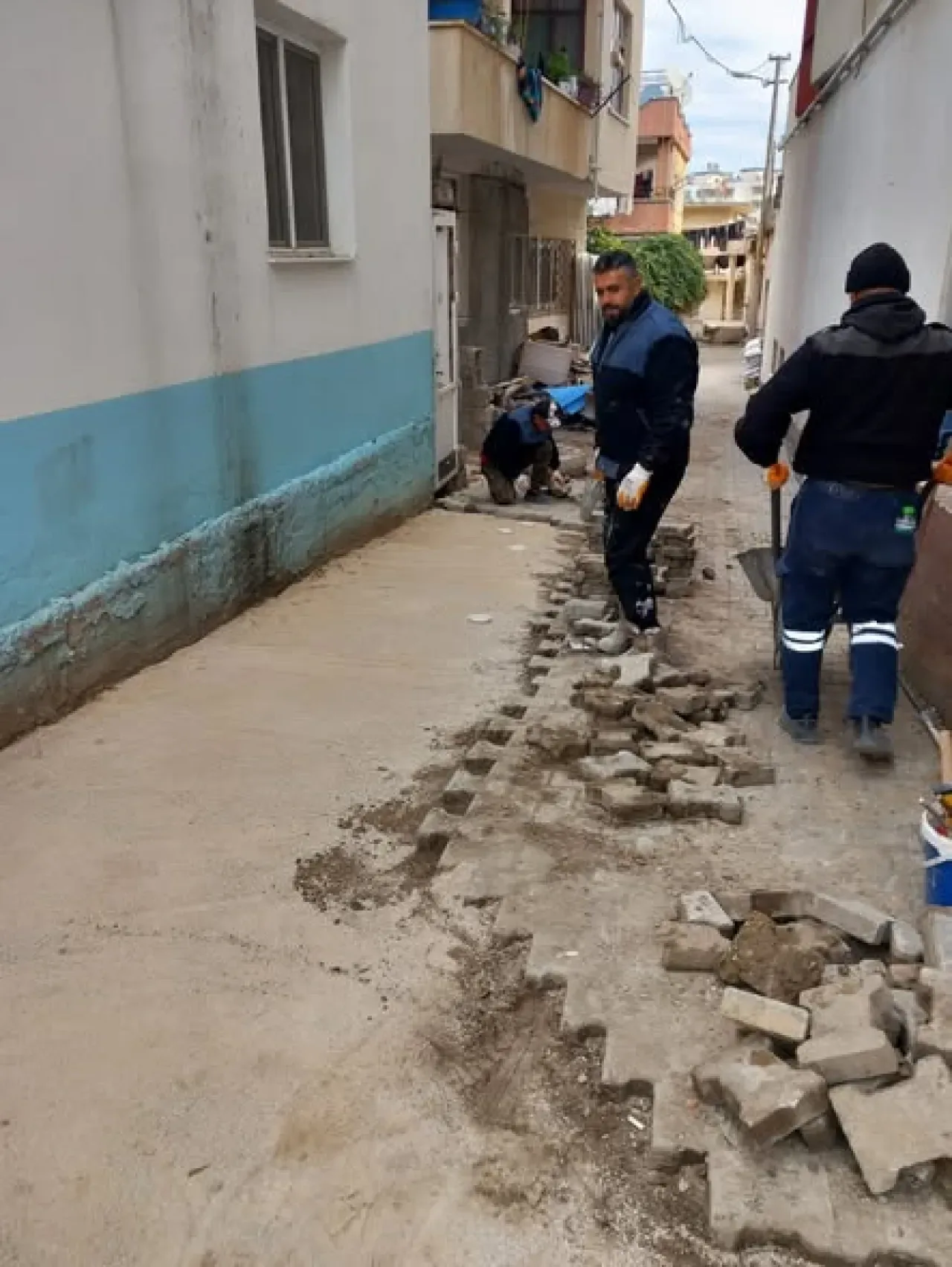 Karataş Belediyesi Yeni Mahalle'deki Kaldırım Onarımlarını Tamamladı Karataş Belediyesi Yeni Mahalle'deki Kaldırım Onarımlarını Tamamladı