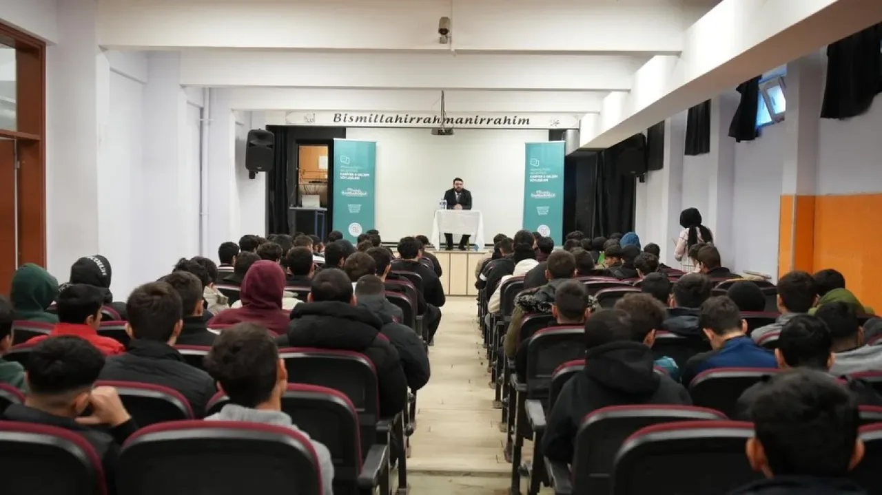 Arnavutköy'de Gençlere Kariyer ve Gelişim Söyleşisi Arnavutköy'de Gençlere Kariyer ve Gelişim Söyleşisi