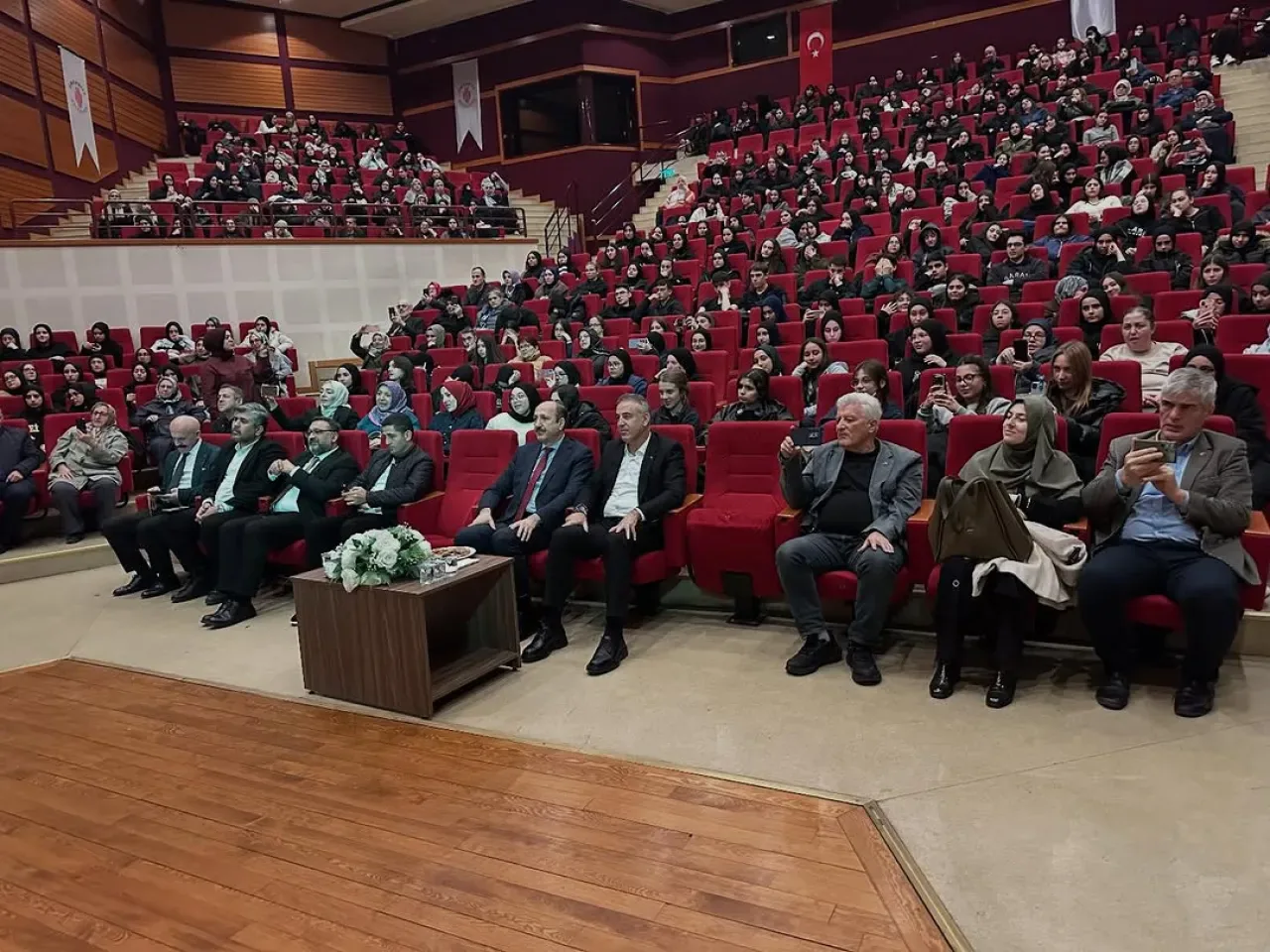 Ümraniye AK Parti İlçe Başkanlığı, Mevlânâ'nın Vuslat Yıldönümünde Anma Programına Katıldı Ümraniye AK Parti İlçe Başkanlığı, Mevlânâ'nın Vuslat Yıldönümünde Anma Programına Katıldı