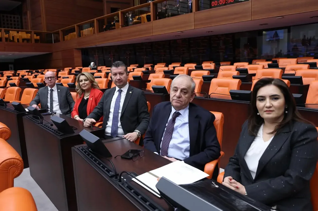 CHP'li Sarı'dan SGK Bütçesine Sert Eleştiri: "Sosyal Devlet Değil, İhanet Belgesi" CHP'li Sarı'dan SGK Bütçesine Sert Eleştiri: "Sosyal Devlet Değil, İhanet Belgesi"