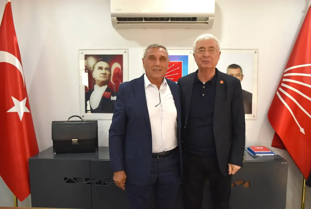CHP Antalya İl Başkanı Nail Kamacı'ya Hayırlı Olsun Ziyareti CHP Antalya İl Başkanı Nail Kamacı'ya Hayırlı Olsun Ziyareti