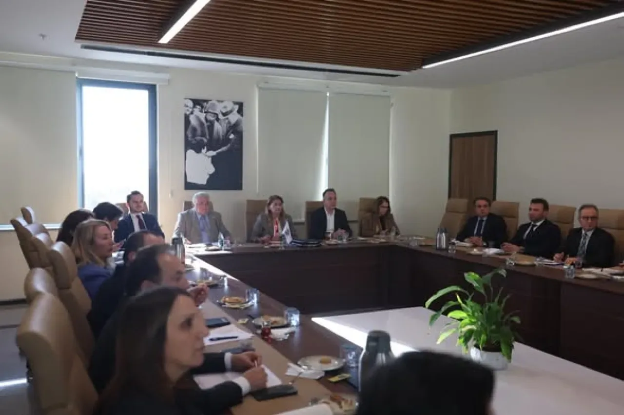 Bakırköy'de Yeni Yıla Hazırlık: Ovalıoğlu'ndan Yeni Projeler Müjdesi Bakırköy'de Yeni Yıla Hazırlık: Ovalıoğlu'ndan Yeni Projeler Müjdesi
