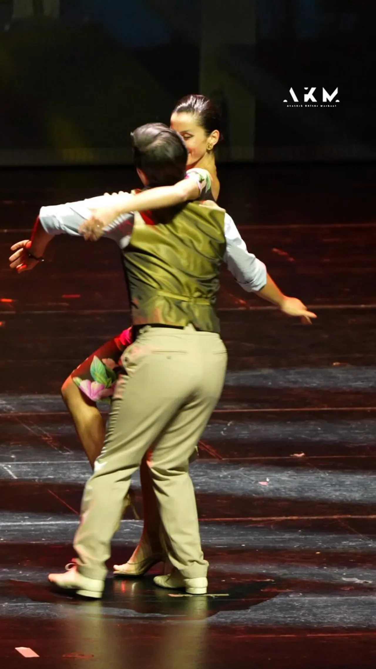 El Cxuce Tango Topluluğu, Büyüleyici Performansıyla İstanbul'da Sahne Aldı El Cxuce Tango Topluluğu, Büyüleyici Performansıyla İstanbul'da Sahne Aldı