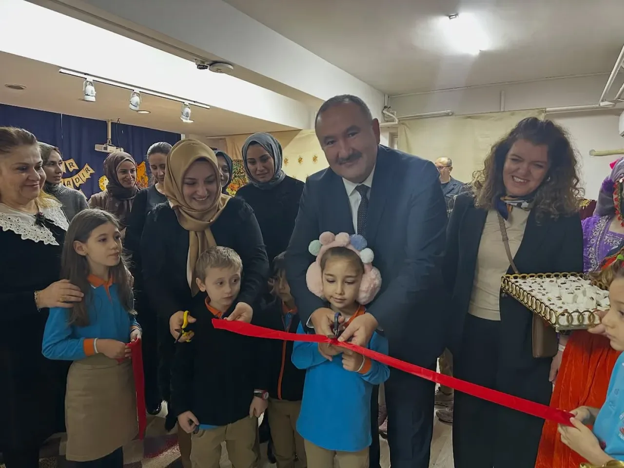 Pendik İlçe Milli Eğitim Müdürü Ertan Saygın, Enver Çelik İlkokulu'nu Ziyaret Etti Pendik İlçe Milli Eğitim Müdürü Ertan Saygın, Enver Çelik İlkokulu'nu Ziyaret Etti