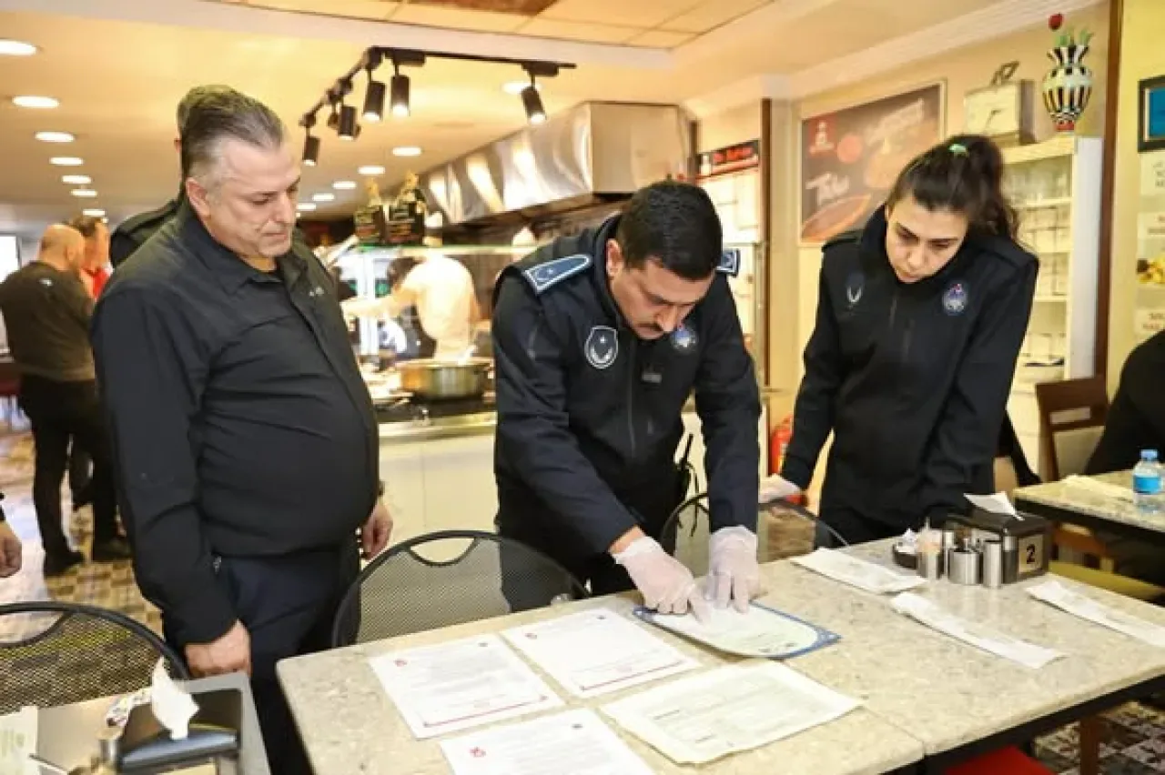 Bayrampaşa Belediyesi'nden Esnaflara Yönelik Hijyen Denetimleri Bayrampaşa Belediyesi'nden Esnaflara Yönelik Hijyen Denetimleri