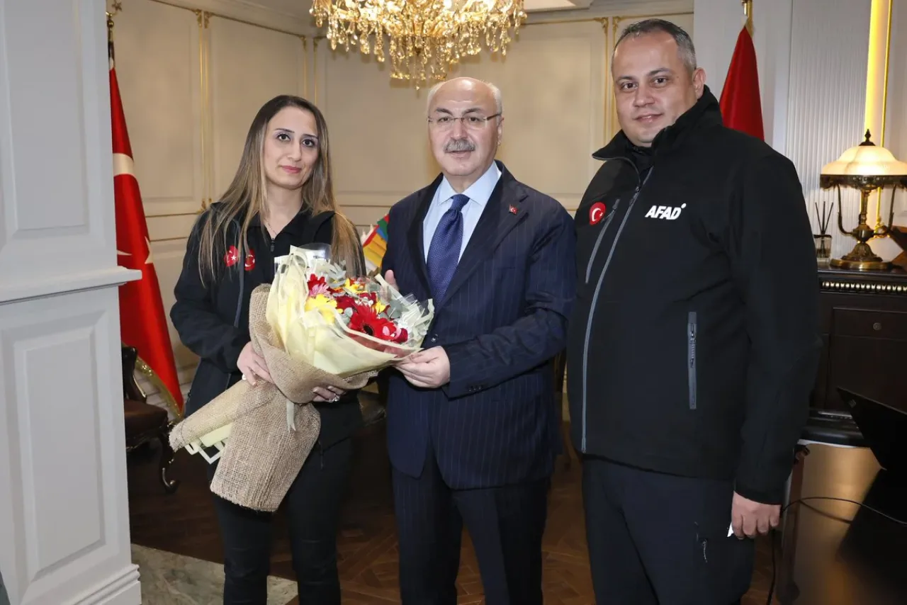 Adana Valisi AFAD'ın 16. Kuruluş Yıl Dönümünü Kutladı Adana Valisi AFAD'ın 16. Kuruluş Yıl Dönümünü Kutladı