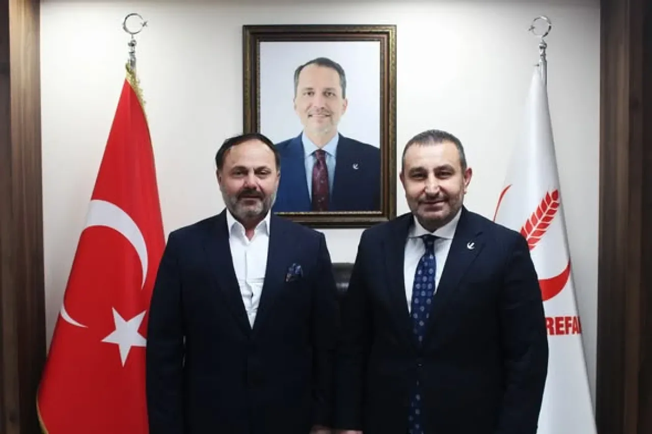 Yeniden Refah Partisi İstanbul İl Başkanlığı'na Ziyaret Yeniden Refah Partisi İstanbul İl Başkanlığı'na Ziyaret