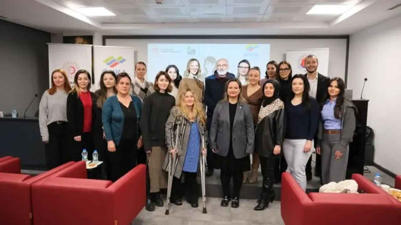 Balıkesir'de Kadın Girişimciler için E-ticaret ve Vergi Eğitimi Düzenlendi Balıkesir'de Kadın Girişimciler için E-ticaret ve Vergi Eğitimi Düzenlendi
