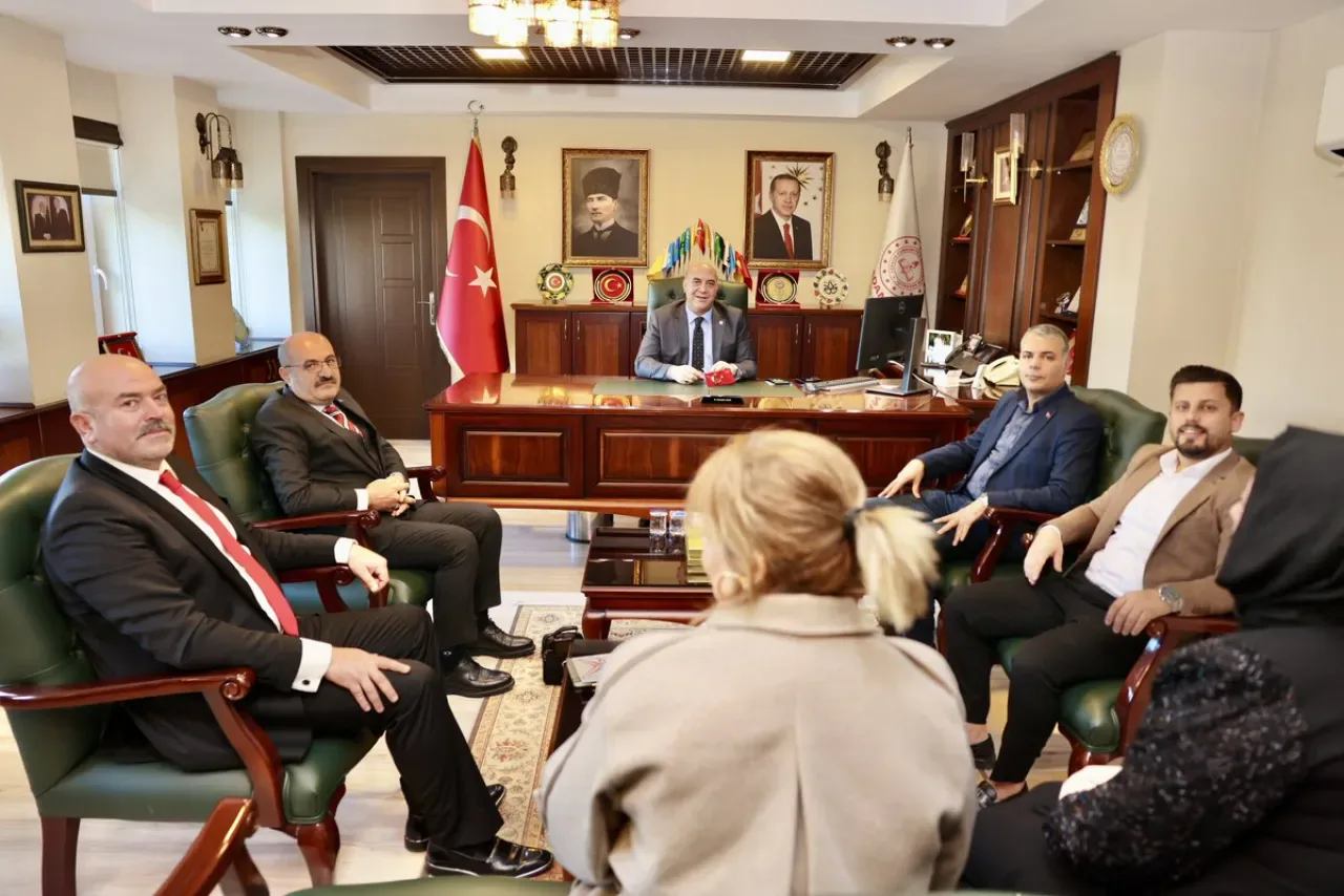 Adana İl Milli Eğitim Müdürü Aras, Mardinliler Derneği Temsilcilerini Ağırladı Adana İl Milli Eğitim Müdürü Aras, Mardinliler Derneği Temsilcilerini Ağırladı
