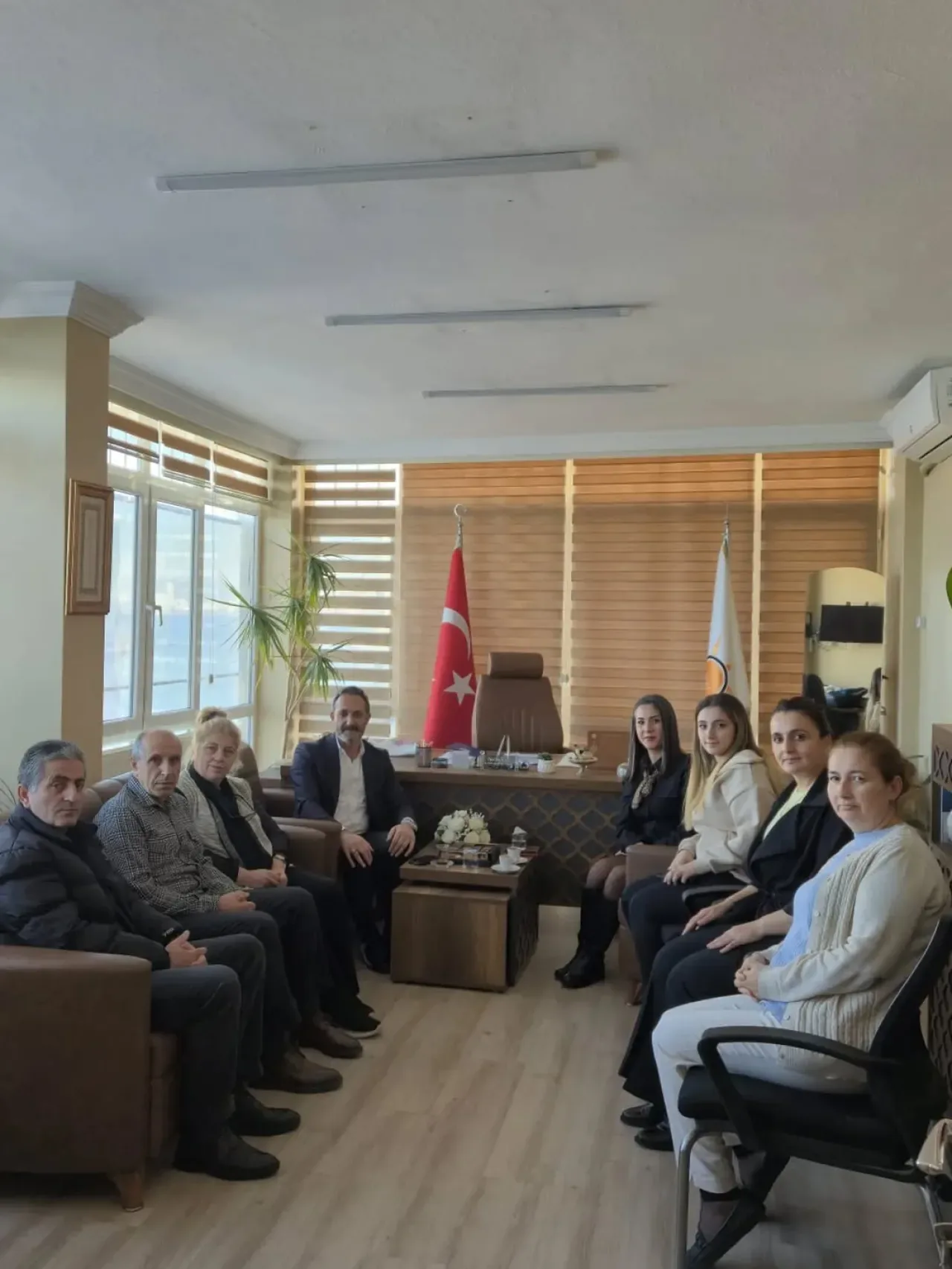 TÜMSİDER Başkanı ve Yönetimi AK Parti Adalar İlçe Başkanlığını Ziyaret Etti TÜMSİDER Başkanı ve Yönetimi AK Parti Adalar İlçe Başkanlığını Ziyaret Etti