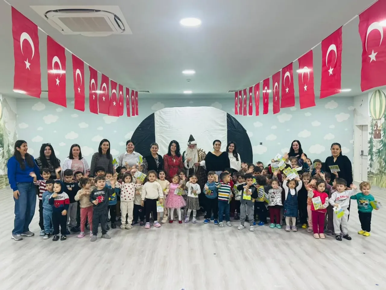 Serik'te Minik Öğrencilere Geri Dönüşüm ve Sıfır Atık Eğitimi Serik'te Minik Öğrencilere Geri Dönüşüm ve Sıfır Atık Eğitimi