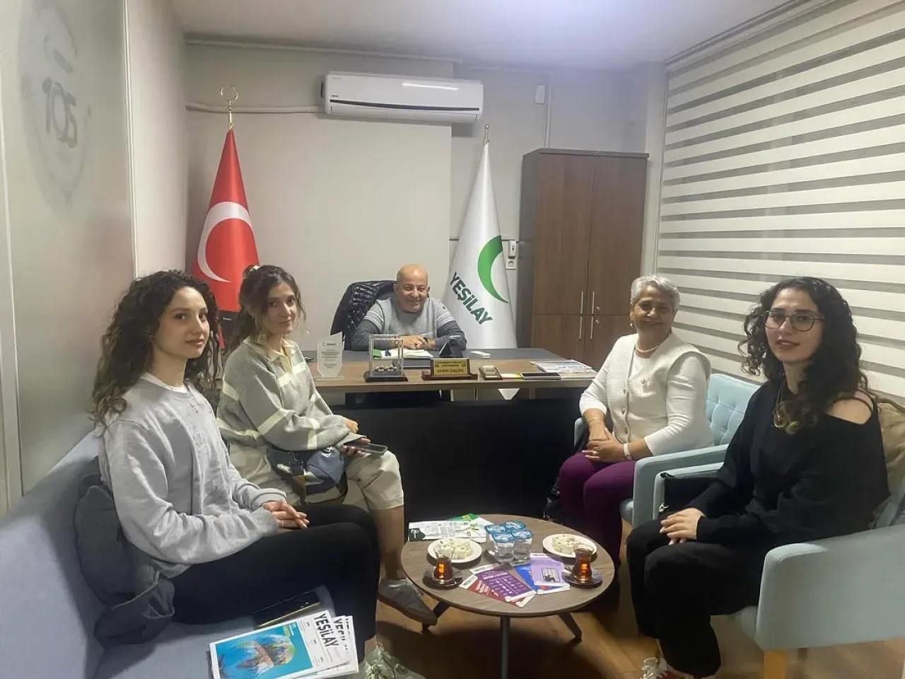 Yeşilay Ataşehir'den Genç Yeşilay Kulübüne Anlamlı Ziyaret Yeşilay Ataşehir'den Genç Yeşilay Kulübüne Anlamlı Ziyaret