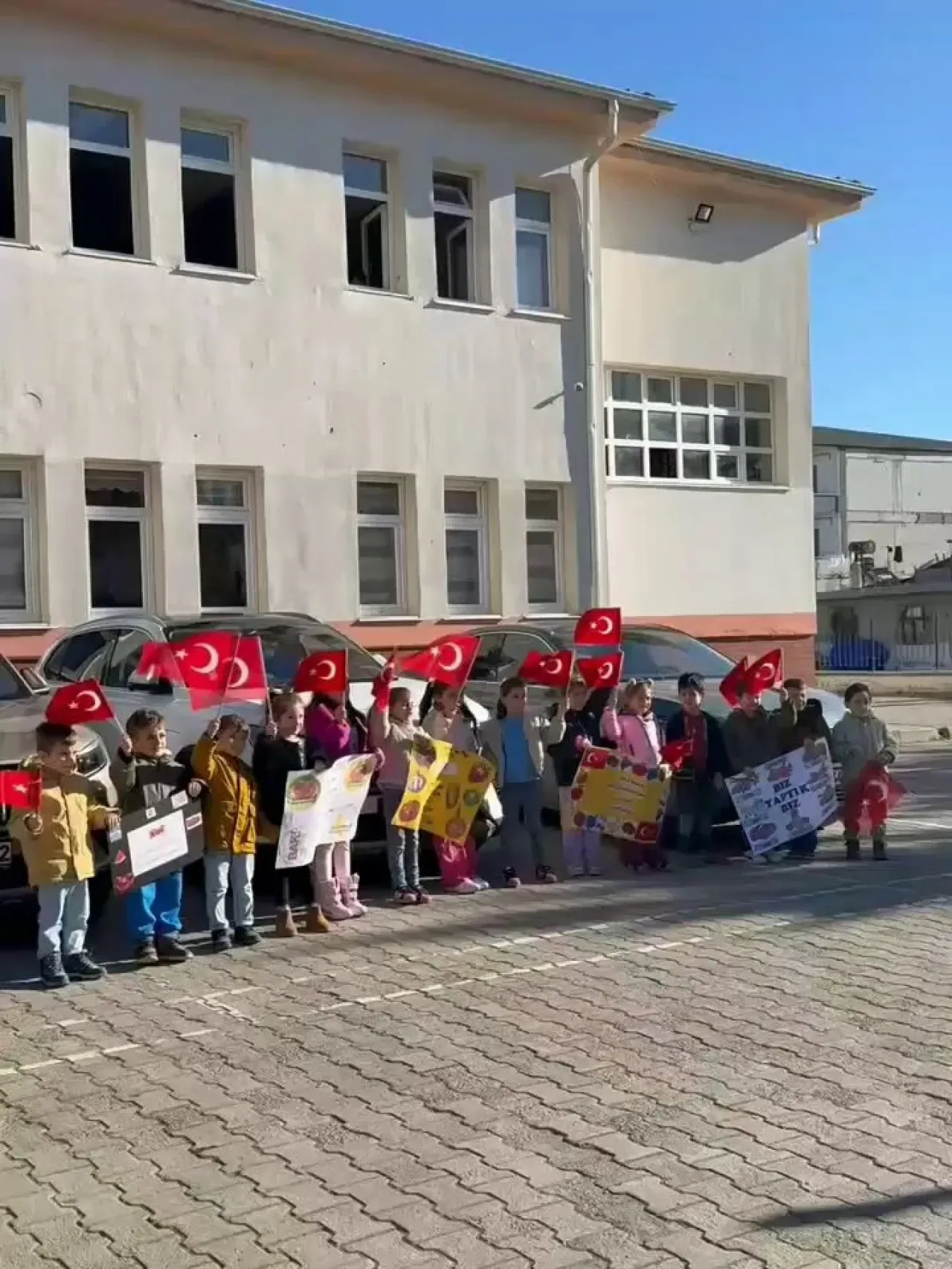 İznik'te Tutum, Yatırım ve Türk Malları Haftası Coşkuyla Kutlanıyor İznik'te Tutum, Yatırım ve Türk Malları Haftası Coşkuyla Kutlanıyor