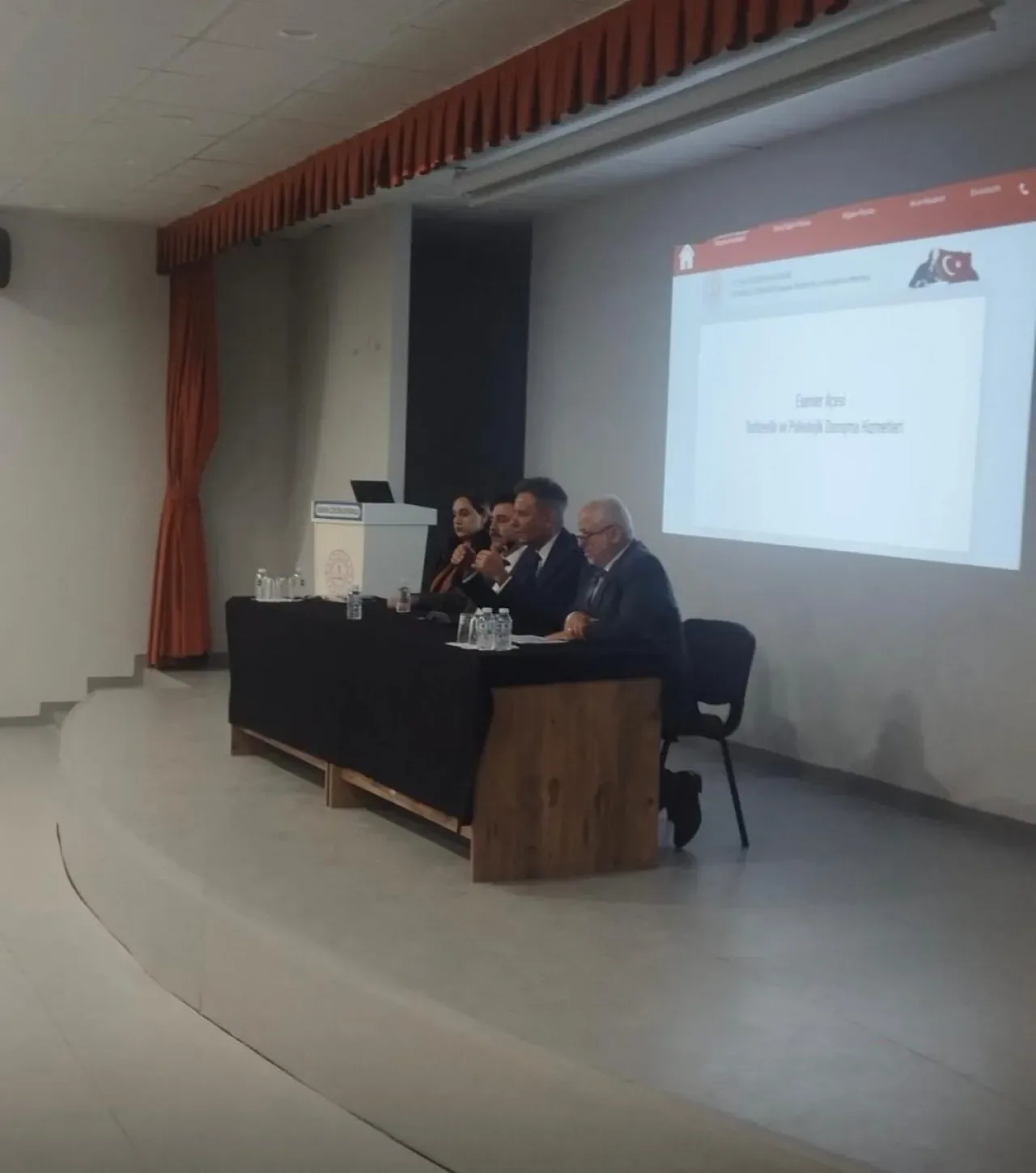 Esenler'de Rehber Öğretmenlerle Değerlendirme Toplantısı Yapıldı Esenler'de Rehber Öğretmenlerle Değerlendirme Toplantısı Yapıldı