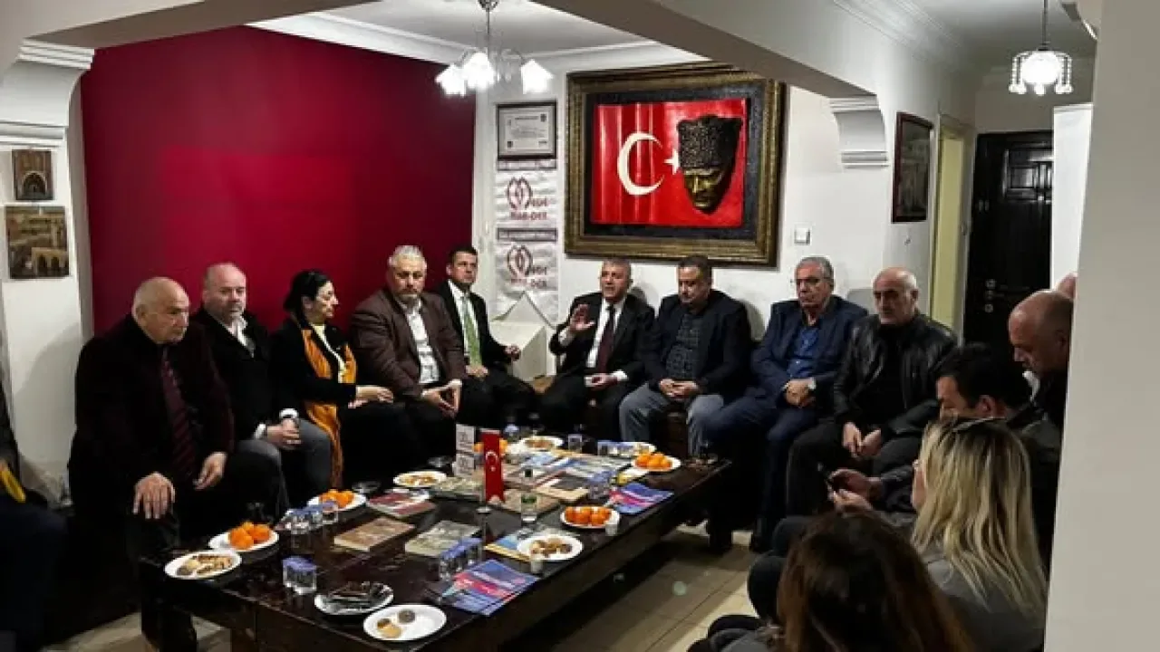 MHP İzmir İl Başkanlığı, "Hayırlı Günler Komşum" Projesi Kapsamında Ege Mardinliler Derneği'ni Ziyaret Etti MHP İzmir İl Başkanlığı, "Hayırlı Günler Komşum" Projesi Kapsamında Ege Mardinliler Derneği'ni Ziyaret Etti