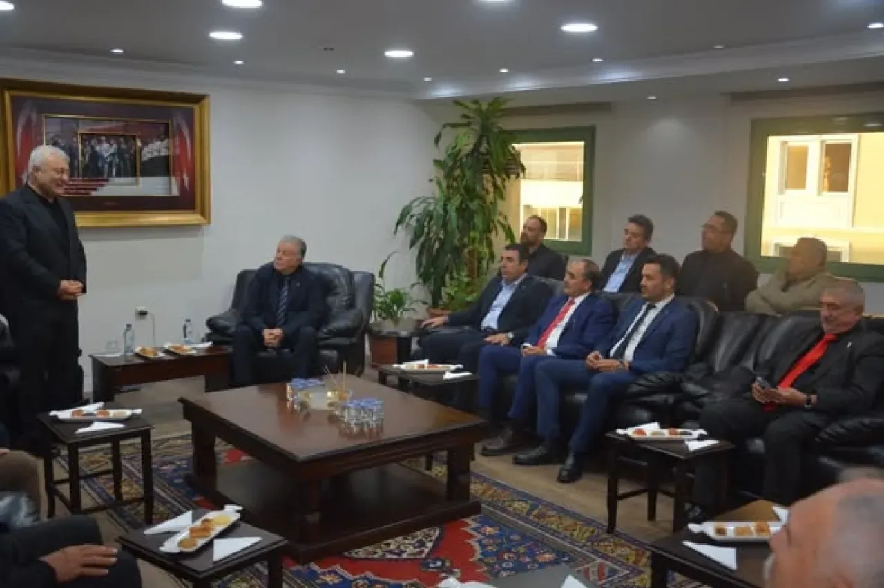 CHP'li Tuncay Özkan, İzmir Esnaf Odası'nı Ziyaret Etti CHP'li Tuncay Özkan, İzmir Esnaf Odası'nı Ziyaret Etti