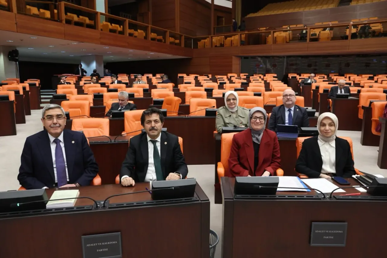 TBMM'de Çalışma ve Sosyal Güvenlik Bakanlığı Bütçe Görüşmeleri Devam Ediyor TBMM'de Çalışma ve Sosyal Güvenlik Bakanlığı Bütçe Görüşmeleri Devam Ediyor