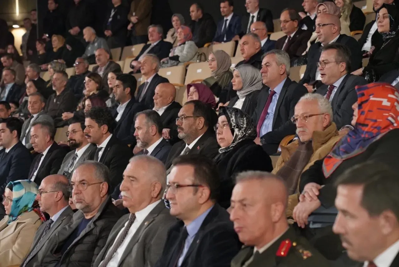 KTÜN Rektörü Çelik, Hz. Mevlana'nın Vuslat Yıldönümü Anma Töreninde KTÜN Rektörü Çelik, Hz. Mevlana'nın Vuslat Yıldönümü Anma Töreninde