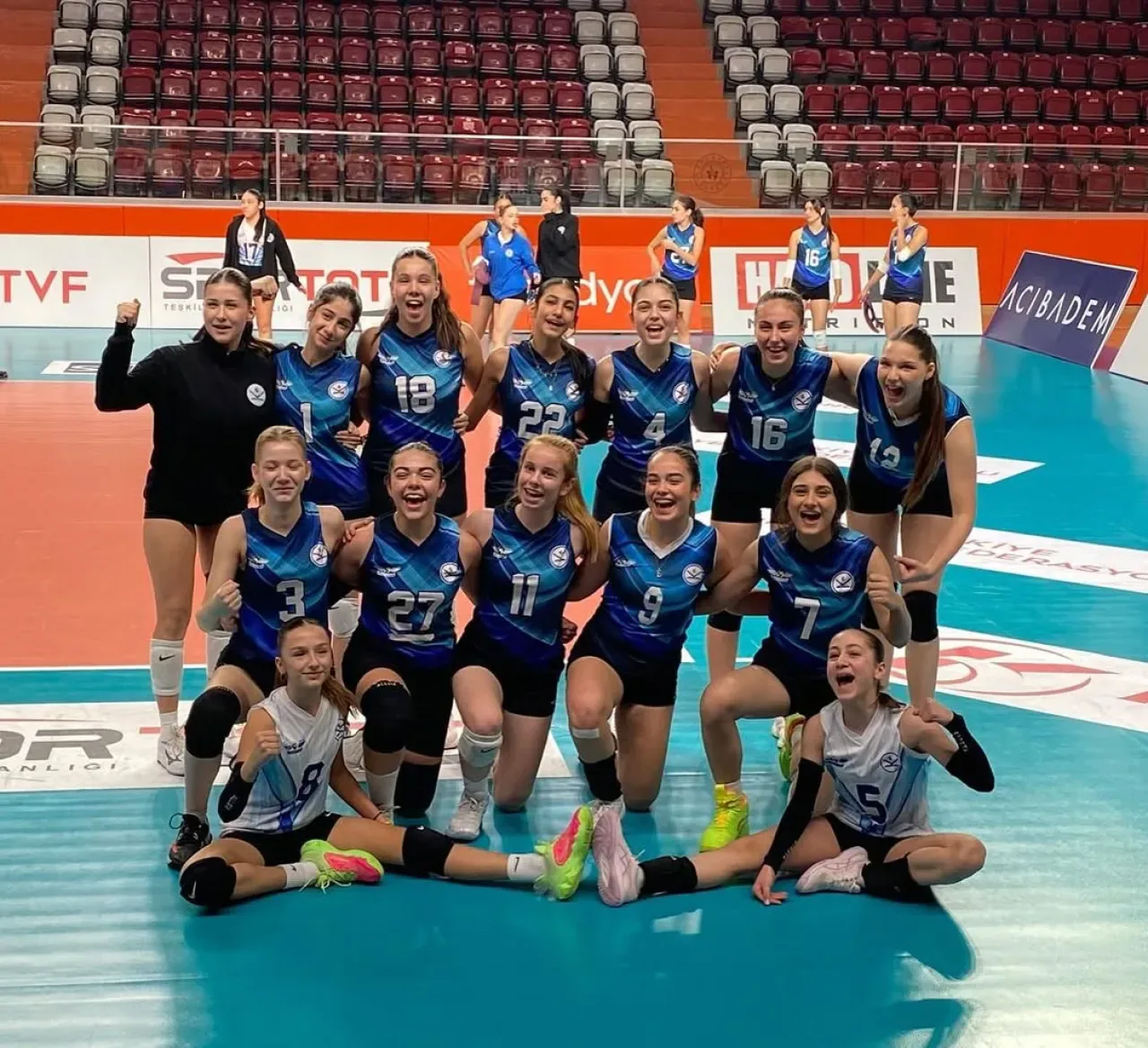 Küçükçekmece Voleybol Kulübü Küçük Kız Takımı Galibiyetle Sahne Aldı Küçükçekmece Voleybol Kulübü Küçük Kız Takımı Galibiyetle Sahne Aldı
