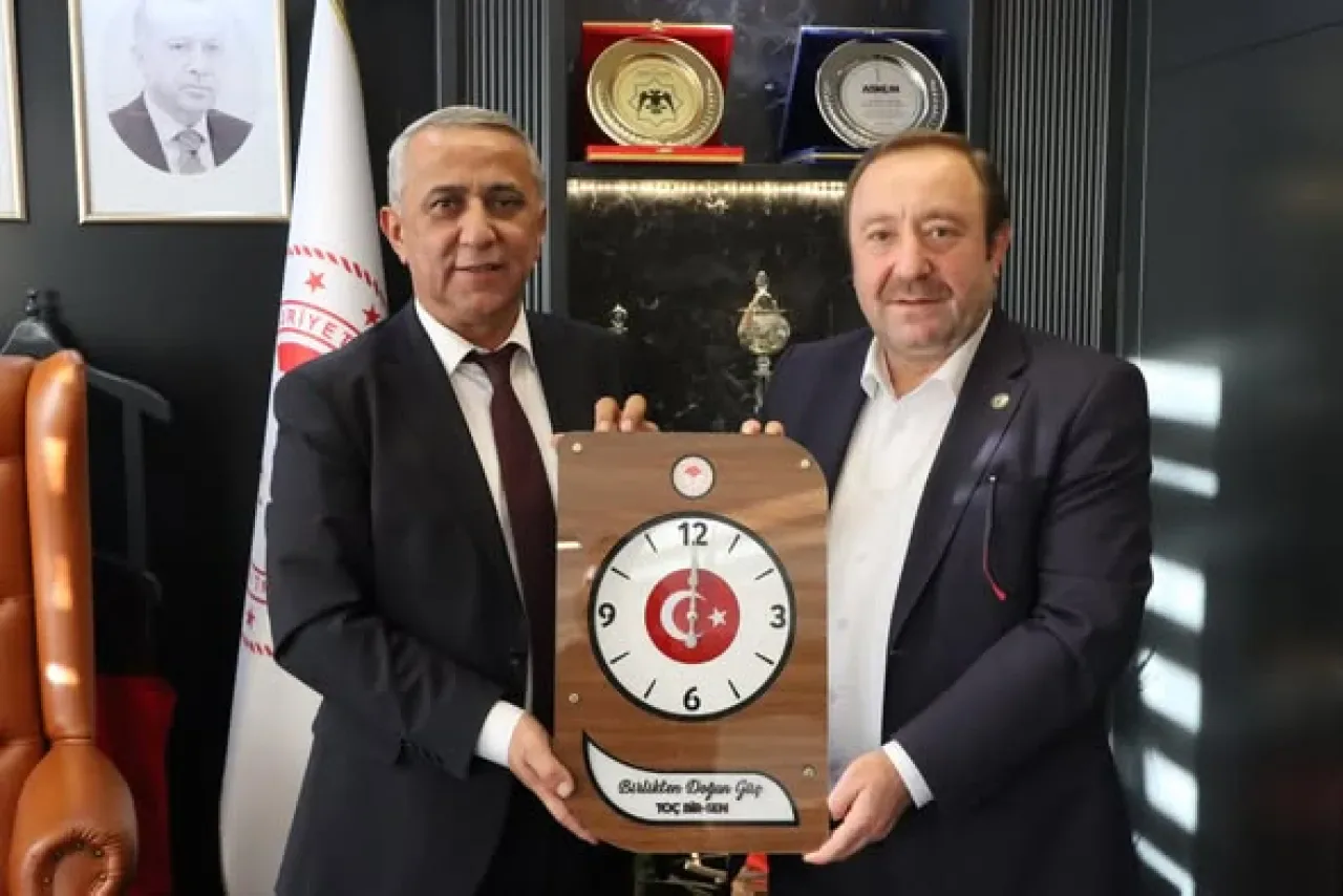 TOÇ BİR-SEN Genel Başkanı Hüseyin Öztürk, Gaziantep İl Tarım Müdürü İbrahim Sağlam'ı Ziyaret Etti TOÇ BİR-SEN Genel Başkanı Hüseyin Öztürk, Gaziantep İl Tarım Müdürü İbrahim Sağlam'ı Ziyaret Etti