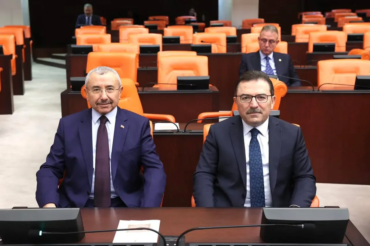 AK Parti'li İsmail Erdem: Cumhurbaşkanlığı ve Çalışma Bakanlığı Bütçeleri Onaylandı AK Parti'li İsmail Erdem: Cumhurbaşkanlığı ve Çalışma Bakanlığı Bütçeleri Onaylandı