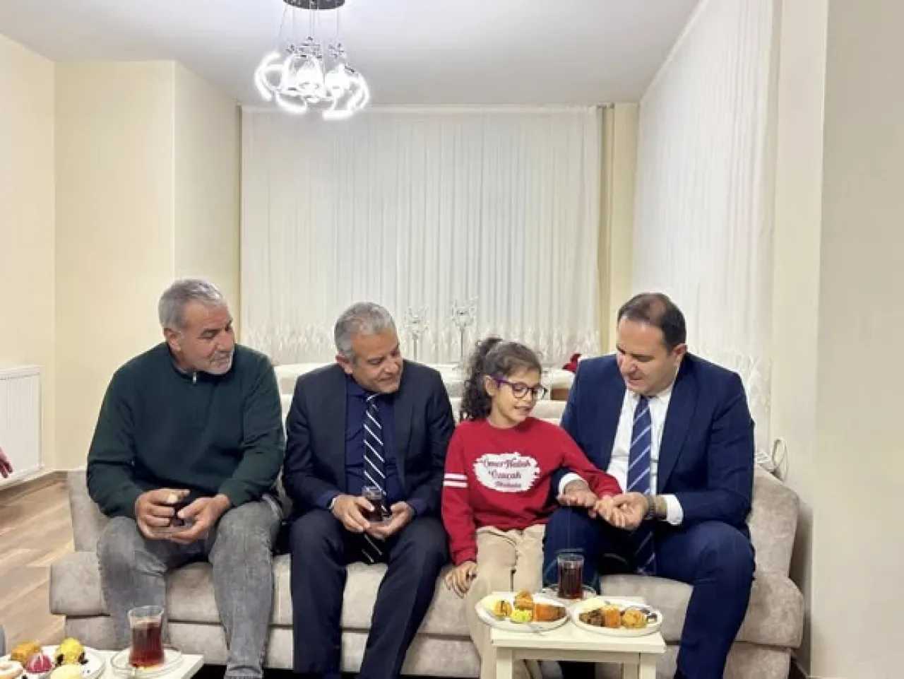 Seyhan'da "Öğretmenim Evimizde" Projesi ile Aile-Okul İş Birliği Güçlendiriliyor Seyhan'da "Öğretmenim Evimizde" Projesi ile Aile-Okul İş Birliği Güçlendiriliyor